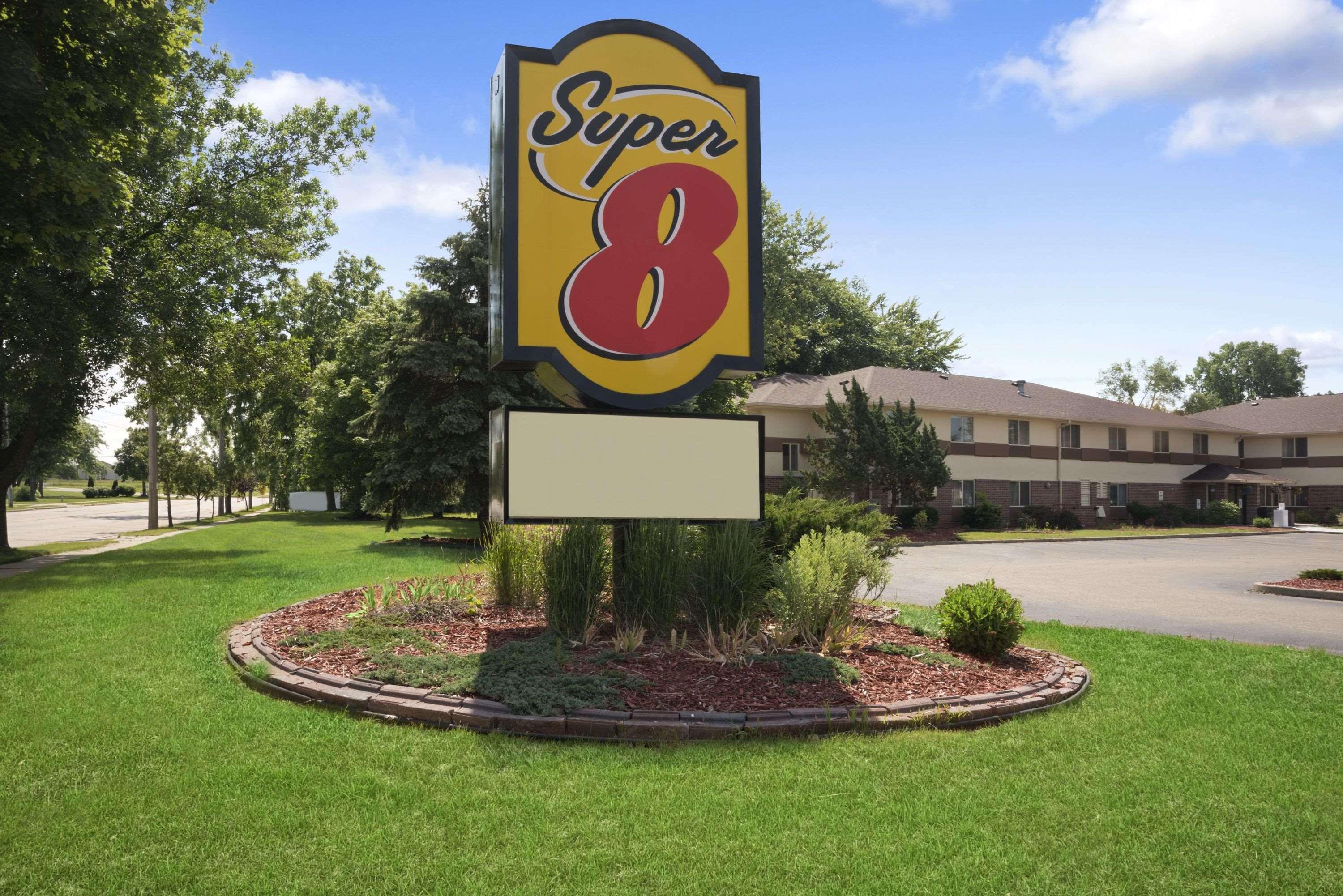 Super 8 By Wyndham Whitewater Wi Hotel Eksteriør billede